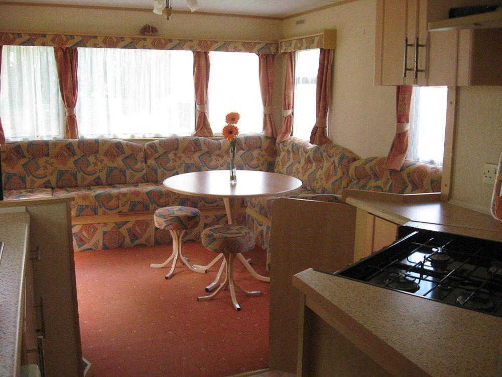 Cosy Caravan At Blackmoor Farm Ludchurch Ngoại thất bức ảnh