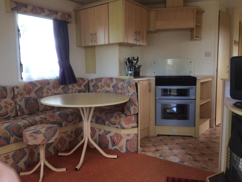 Cosy Caravan At Blackmoor Farm Ludchurch Ngoại thất bức ảnh